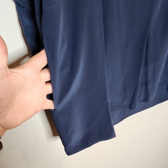 Vince Silk Tunic Pockets. Long Sleeve band collar. Size Small. - Picture 11 of 16